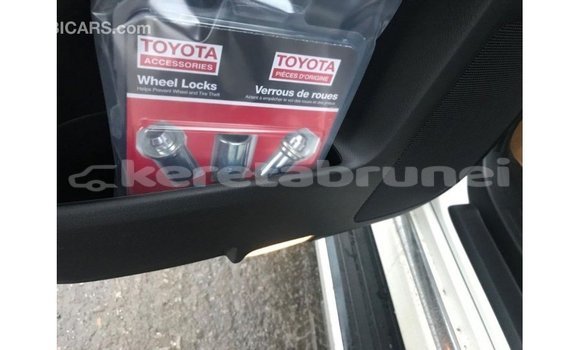 Buy Import Toyota HiAce White Truck in Import - Dubai in Belait Buy Import Toyota HiAce White Truck in Import - Dubai in Belait