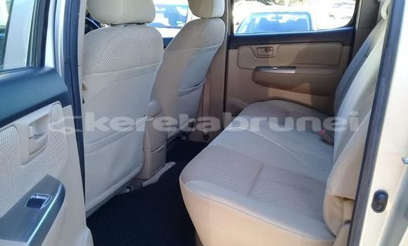 Buy Used Toyota Hilux Silver Car in Bandar Seri Begawan in Brunei-Muara Buy Used Toyota Hilux Silver Car in Bandar Seri Begawan in Brunei-Muara
