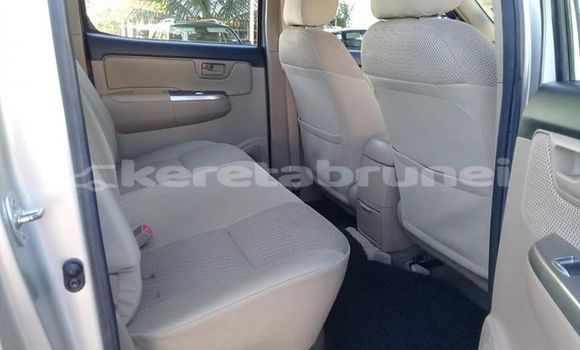 Buy Used Toyota Hilux Silver Car in Bandar Seri Begawan in Brunei-Muara Buy Used Toyota Hilux Silver Car in Bandar Seri Begawan in Brunei-Muara