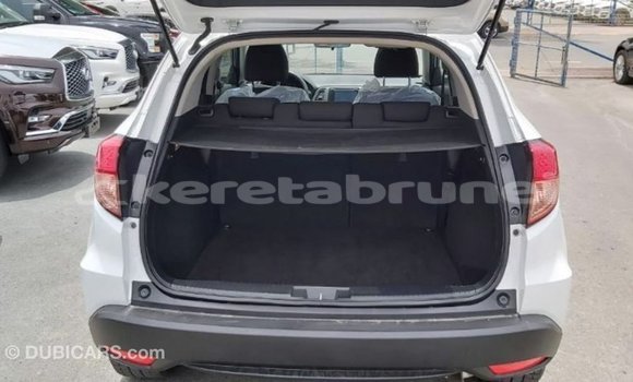 Buy Import Honda C White Bike in Import - Dubai in Belait Buy Import Honda C White Bike in Import - Dubai in Belait