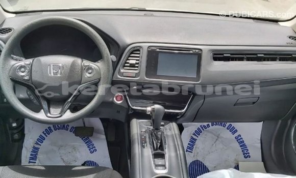 Buy Import Honda C White Bike in Import - Dubai in Belait Buy Import Honda C White Bike in Import - Dubai in Belait