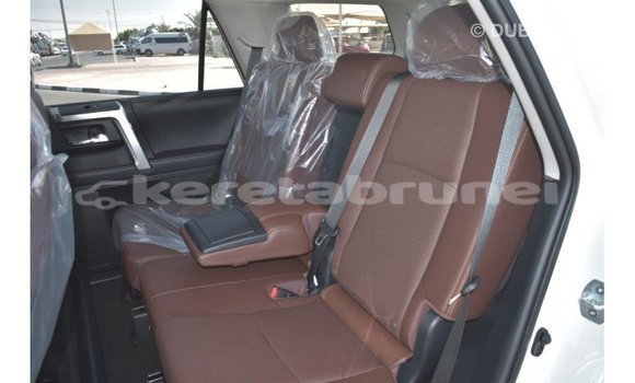 Buy Import Toyota HiAce White Truck in Import - Dubai in Belait Buy Import Toyota HiAce White Truck in Import - Dubai in Belait