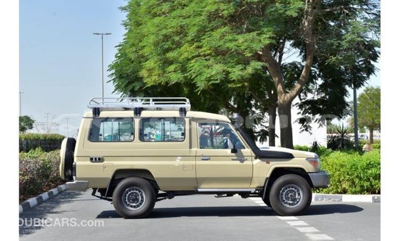 Buy Import Toyota Land Cruiser Beige Car in Import - Dubai in Belait Buy Import Toyota Land Cruiser Beige Car in Import - Dubai in Belait