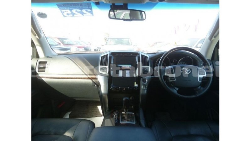 Big with watermark toyota land cruiser belait import dubai 3723