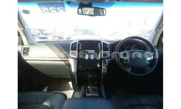 Buy Import Toyota Land Cruiser White Car in Import - Dubai in Belait Buy Import Toyota Land Cruiser White Car in Import - Dubai in Belait