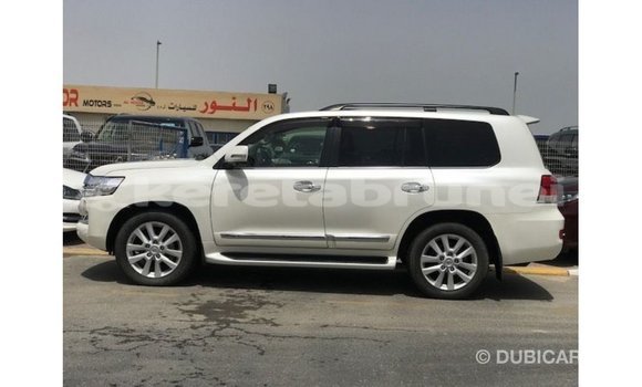 Buy Import Toyota Land Cruiser White Car in Import - Dubai in Belait Buy Import Toyota Land Cruiser White Car in Import - Dubai in Belait