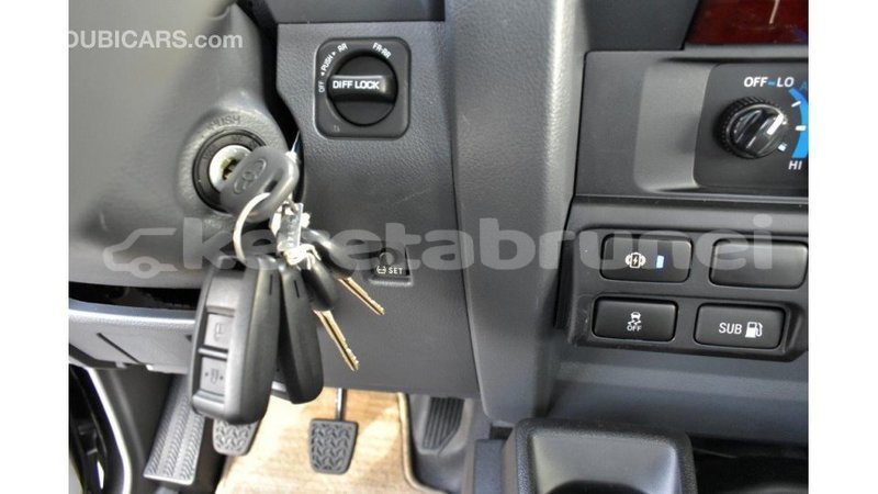 Big with watermark toyota land cruiser belait import dubai 3727