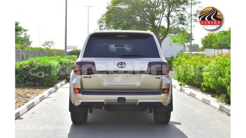 Big with watermark toyota land cruiser belait import dubai 3728