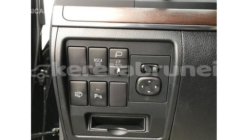 Big with watermark toyota land cruiser belait import dubai 3732