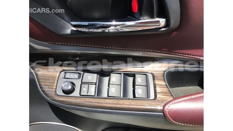 Big with watermark toyota harrier belait import dubai 3737