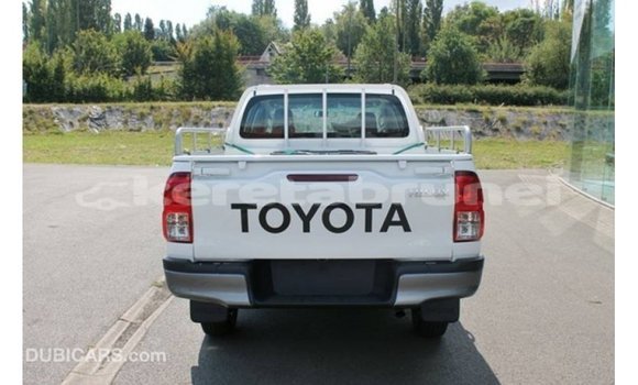 Buy Import Toyota Hilux White Car in Import - Dubai in Belait Buy Import Toyota Hilux White Car in Import - Dubai in Belait