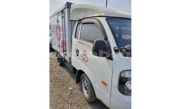 Buy Import Kia Carens White Car in Import - Dubai in Belait Buy Import Kia Carens White Car in Import - Dubai in Belait