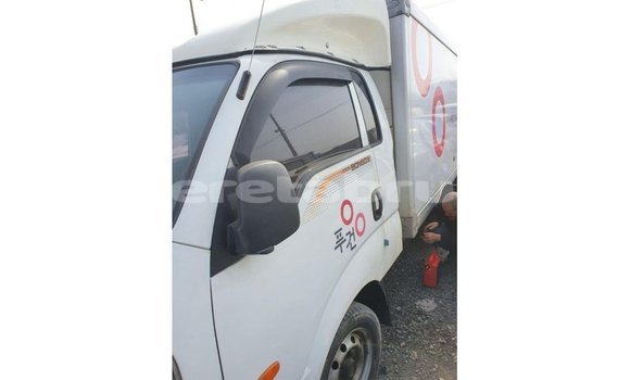 Buy Import Kia Carens White Car in Import - Dubai in Belait Buy Import Kia Carens White Car in Import - Dubai in Belait