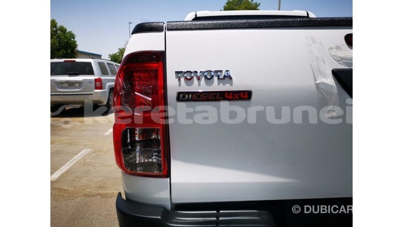 Big with watermark toyota hilux belait import dubai 3761