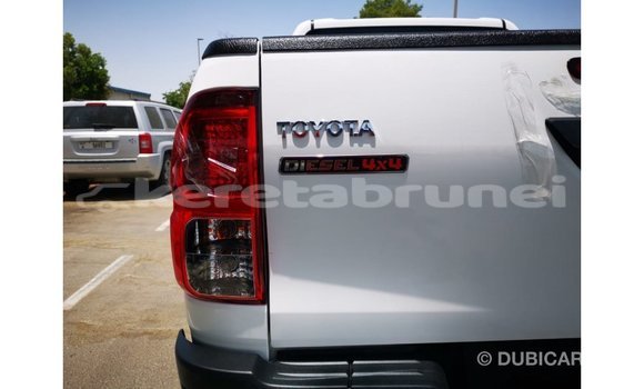 Buy Import Toyota Hilux White Car in Import - Dubai in Belait Buy Import Toyota Hilux White Car in Import - Dubai in Belait