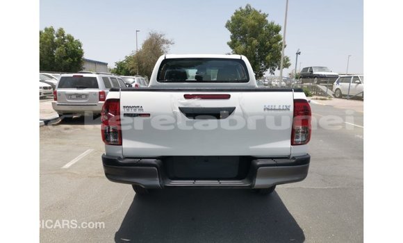 Buy Import Toyota Hilux White Car in Import - Dubai in Belait Buy Import Toyota Hilux White Car in Import - Dubai in Belait