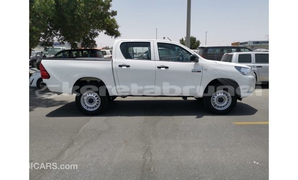 Buy Import Toyota Hilux White Car in Import - Dubai in Belait Buy Import Toyota Hilux White Car in Import - Dubai in Belait