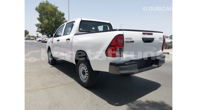 Big with watermark toyota hilux belait import dubai 3761