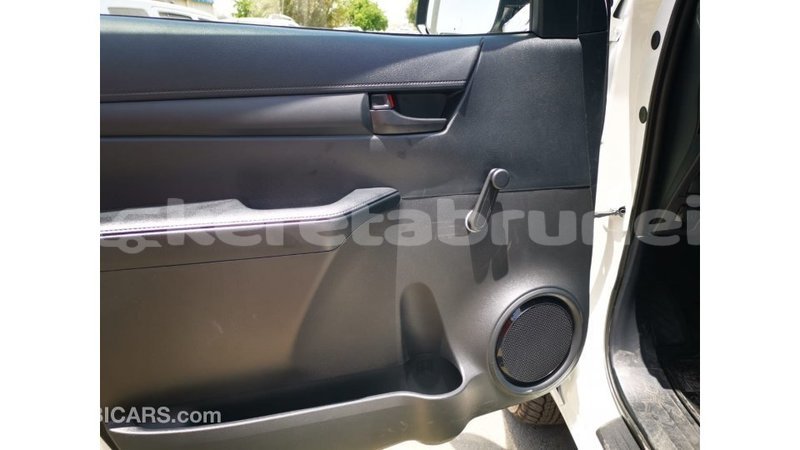 Big with watermark toyota hilux belait import dubai 3761