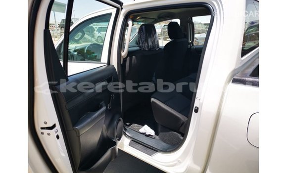Buy Import Toyota Hilux White Car in Import - Dubai in Belait Buy Import Toyota Hilux White Car in Import - Dubai in Belait