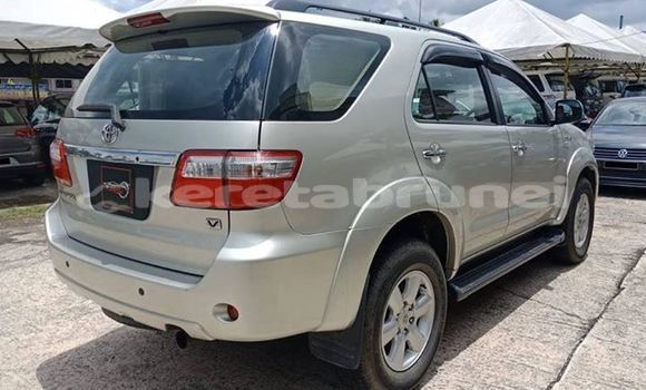 Buy Used Toyota Fortuner Silver Car in Bandar Seri Begawan in Brunei-Muara Buy Used Toyota Fortuner Silver Car in Bandar Seri Begawan in Brunei-Muara