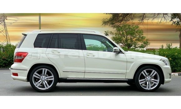 Buy Import Mercedes-Benz 190 White Car in Import - Dubai in Belait Buy Import Mercedes-Benz 190 White Car in Import - Dubai in Belait