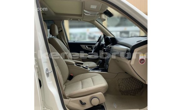 Buy Import Mercedes-Benz 190 White Car in Import - Dubai in Belait Buy Import Mercedes-Benz 190 White Car in Import - Dubai in Belait