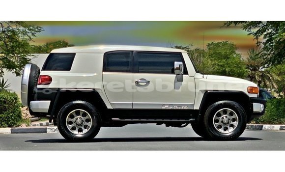 Buy Import Toyota FJ Cruiser White Car in Import - Dubai in Belait Buy Import Toyota FJ Cruiser White Car in Import - Dubai in Belait