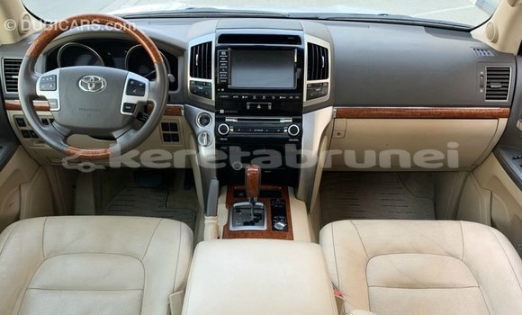Buy Import Toyota Land Cruiser White Car in Import - Dubai in Belait Buy Import Toyota Land Cruiser White Car in Import - Dubai in Belait