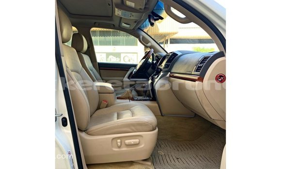 Buy Import Toyota Land Cruiser White Car in Import - Dubai in Belait Buy Import Toyota Land Cruiser White Car in Import - Dubai in Belait