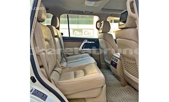 Buy Import Toyota Land Cruiser White Car in Import - Dubai in Belait Buy Import Toyota Land Cruiser White Car in Import - Dubai in Belait