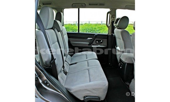 Buy Import Mitsubishi Pajero Brown Car in Import - Dubai in Belait Buy Import Mitsubishi Pajero Brown Car in Import - Dubai in Belait