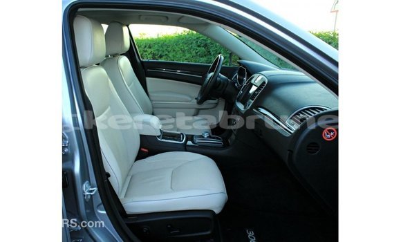 Buy Import Chrysler 300 Other Car in Import - Dubai in Belait Buy Import Chrysler 300 Other Car in Import - Dubai in Belait