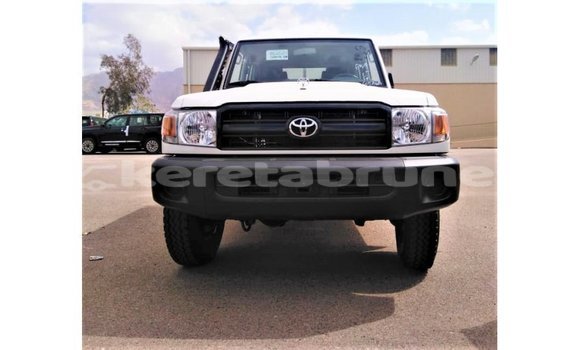 Buy Import Toyota Land Cruiser White Car in Import - Dubai in Belait