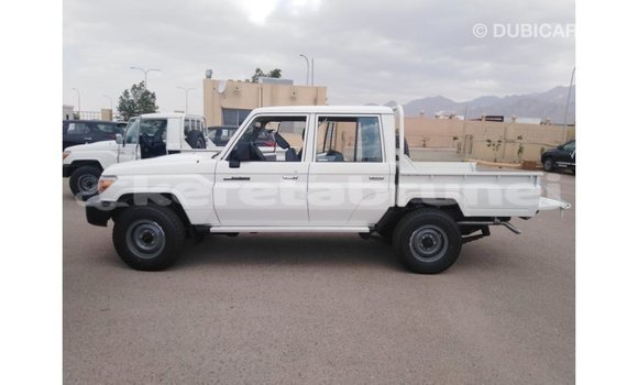 Buy Import Toyota Land Cruiser White Car in Import - Dubai in Belait Buy Import Toyota Land Cruiser White Car in Import - Dubai in Belait