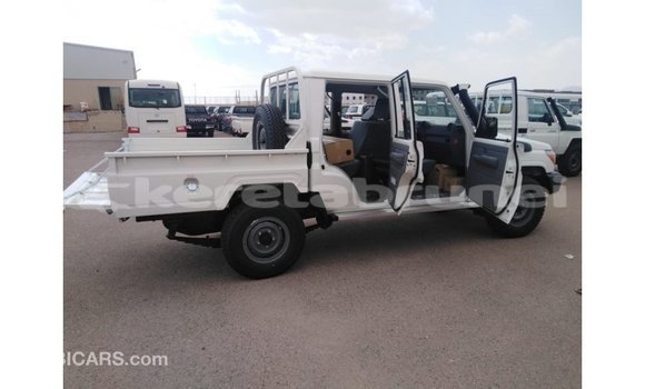 Buy Import Toyota Land Cruiser White Car in Import - Dubai in Belait Buy Import Toyota Land Cruiser White Car in Import - Dubai in Belait