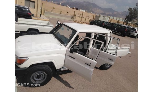 Buy Import Toyota Land Cruiser White Car in Import - Dubai in Belait Buy Import Toyota Land Cruiser White Car in Import - Dubai in Belait