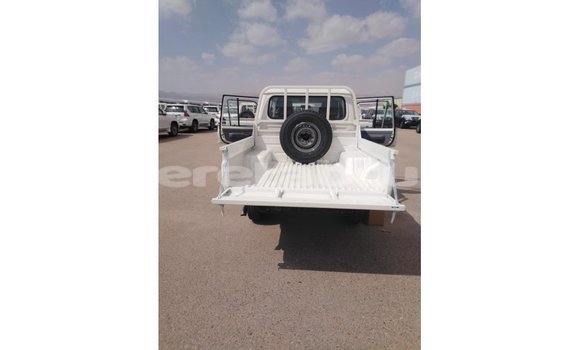 Buy Import Toyota Land Cruiser White Car in Import - Dubai in Belait Buy Import Toyota Land Cruiser White Car in Import - Dubai in Belait
