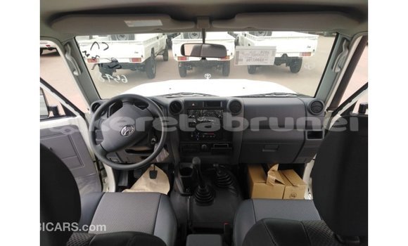 Buy Import Toyota Land Cruiser White Car in Import - Dubai in Belait Buy Import Toyota Land Cruiser White Car in Import - Dubai in Belait