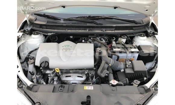 Buy Import Toyota DA White Truck in Import - Dubai in Belait Buy Import Toyota DA White Truck in Import - Dubai in Belait