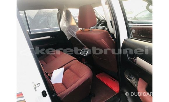 Buy Import Toyota Hilux White Car in Import - Dubai in Belait Buy Import Toyota Hilux White Car in Import - Dubai in Belait