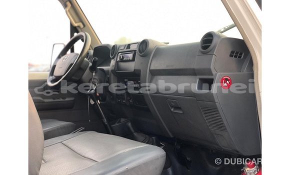Buy Import Toyota Land Cruiser White Car in Import - Dubai in Belait Buy Import Toyota Land Cruiser White Car in Import - Dubai in Belait