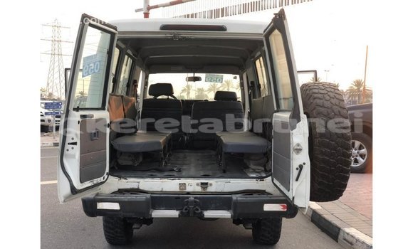 Buy Import Toyota Land Cruiser White Car in Import - Dubai in Belait Buy Import Toyota Land Cruiser White Car in Import - Dubai in Belait