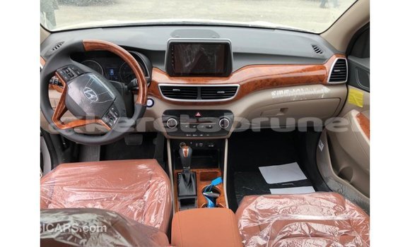 Buy Import Hyundai Tucson White Car in Import - Dubai in Belait Buy Import Hyundai Tucson White Car in Import - Dubai in Belait