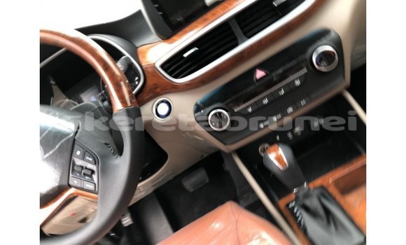 Buy Import Hyundai Tucson White Car in Import - Dubai in Belait Buy Import Hyundai Tucson White Car in Import - Dubai in Belait