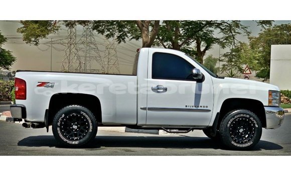 Buy Import Chevrolet Silverado White Car in Import - Dubai in Belait Buy Import Chevrolet Silverado White Car in Import - Dubai in Belait