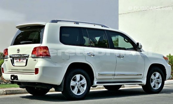 Buy Import Toyota Land Cruiser White Car in Import - Dubai in Belait Buy Import Toyota Land Cruiser White Car in Import - Dubai in Belait