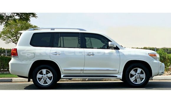Buy Import Toyota Land Cruiser White Car in Import - Dubai in Belait Buy Import Toyota Land Cruiser White Car in Import - Dubai in Belait