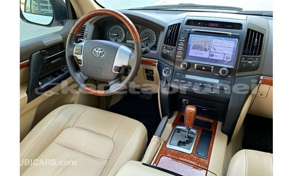 Buy Import Toyota Land Cruiser White Car in Import - Dubai in Belait Buy Import Toyota Land Cruiser White Car in Import - Dubai in Belait