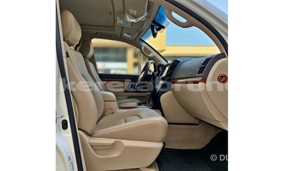 Buy Import Toyota Land Cruiser White Car in Import - Dubai in Belait Buy Import Toyota Land Cruiser White Car in Import - Dubai in Belait